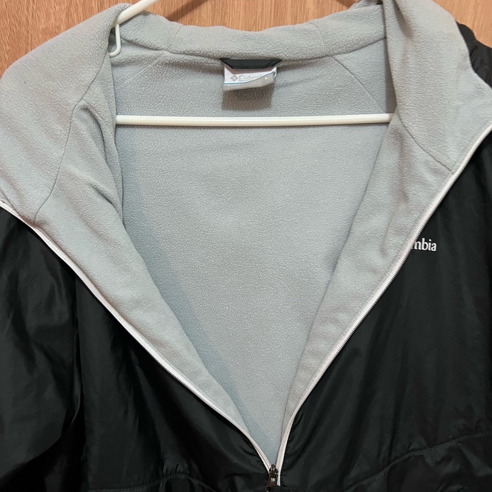 Columbia Women's Dark Navy Hooded Windbreaker with White Trim - Picture 3 of 6